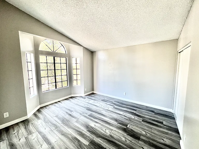 2211 Cedar Ave #302 — Photo 15