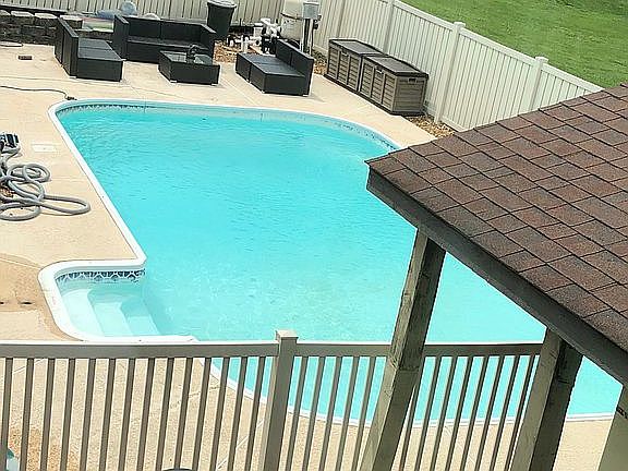 5th image of 8813 Rosewood Hills Dr