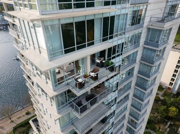 1515 Homer Mews #1903, Vancouver, BC V6Z 3E8