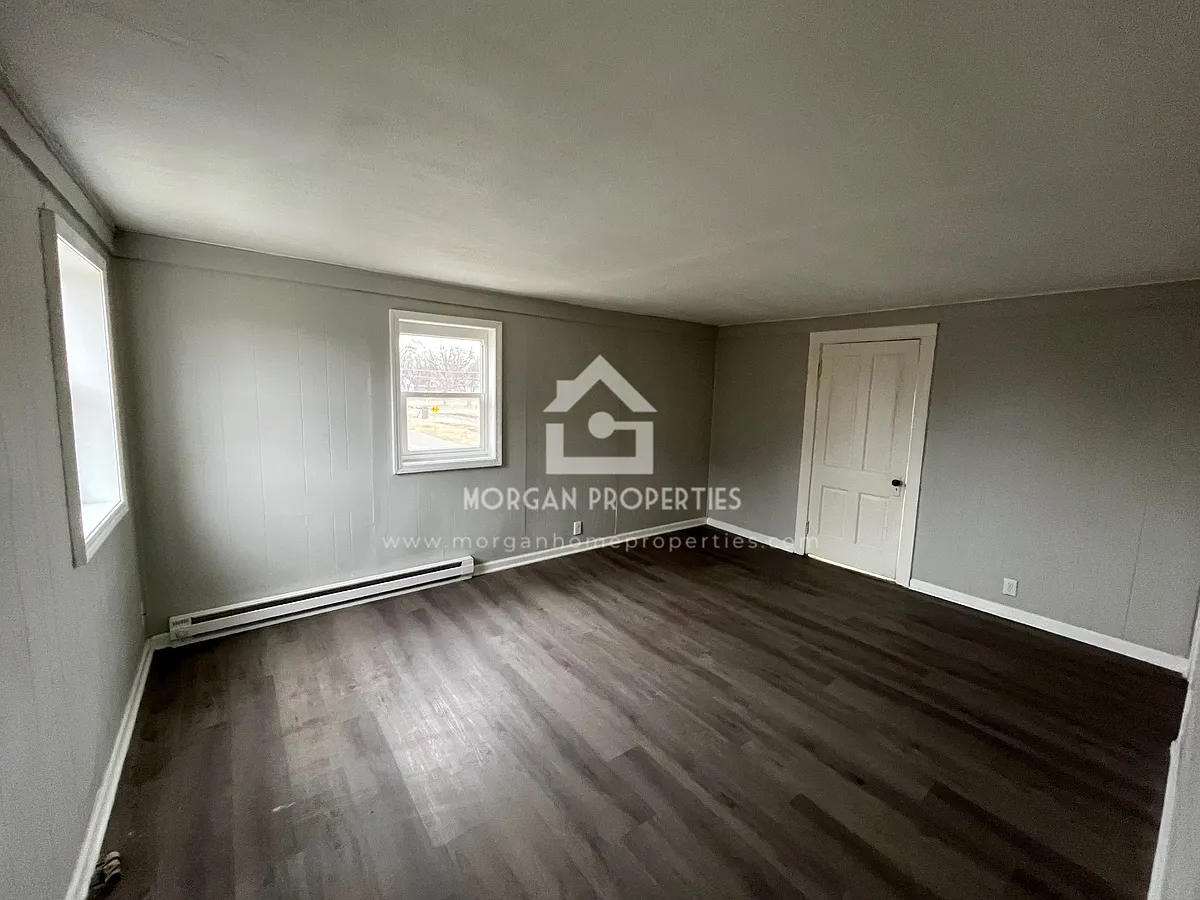 Building Photo - 702 W 5th St #3
