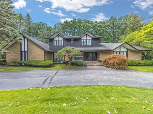 1287 Charrington Rd, Bloomfield Hills, MI 48301