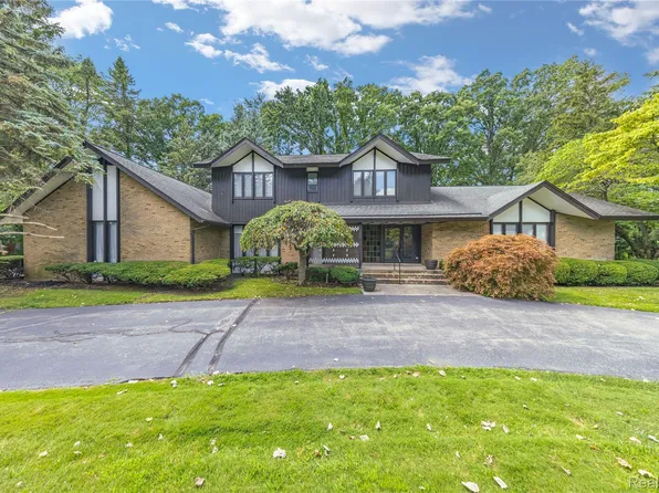 1287 Charrington Rd, Bloomfield Hills, MI 48301