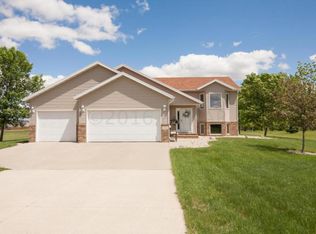152 Ironwood Dr, Horace, ND 58047