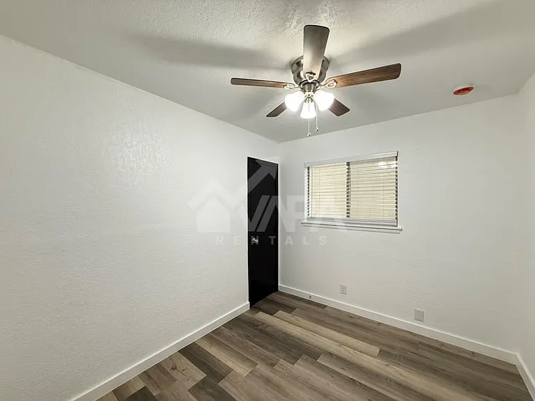 217 Avenue E St — Photo 14