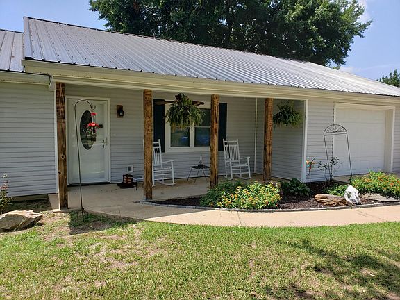 3rd image of 104 Sun Valley Dr