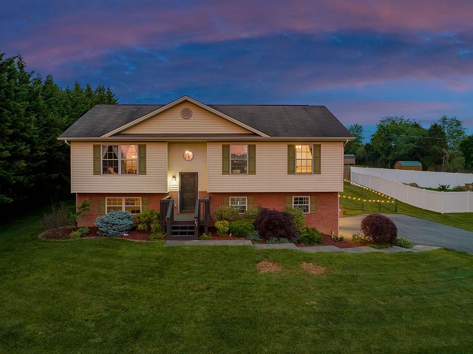 1st image of 77 Martins Glen Ct
