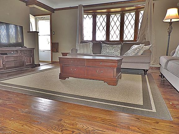 3rd image of 37 E Dawnwood Dr