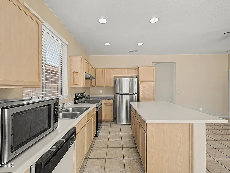 6622 W Golden Ln — Photo 14