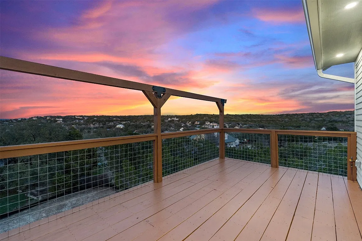 3 bed, 3400 sqft, $5,400 — Photo 2