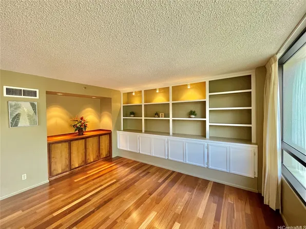 1525 Wilder Ave APT 504, Honolulu, HI 96822