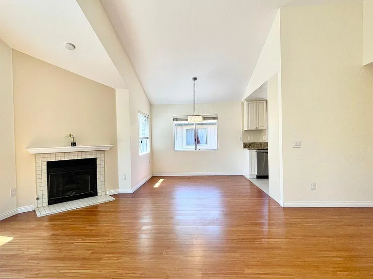 11321 Avenida De Los Lobos #D — Photo 11