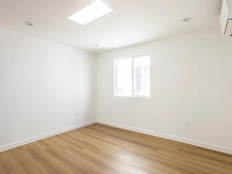 6376 Orange Ave — Photo 9