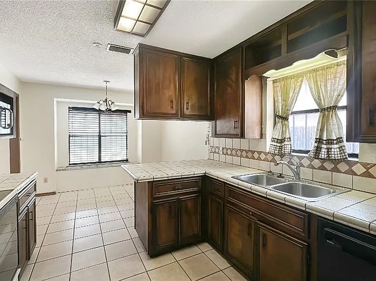 3021 Hummingbird Ave — Photo 3