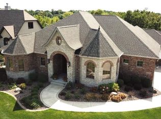 10405 Whitewater Xing, Saint John, IN 46373