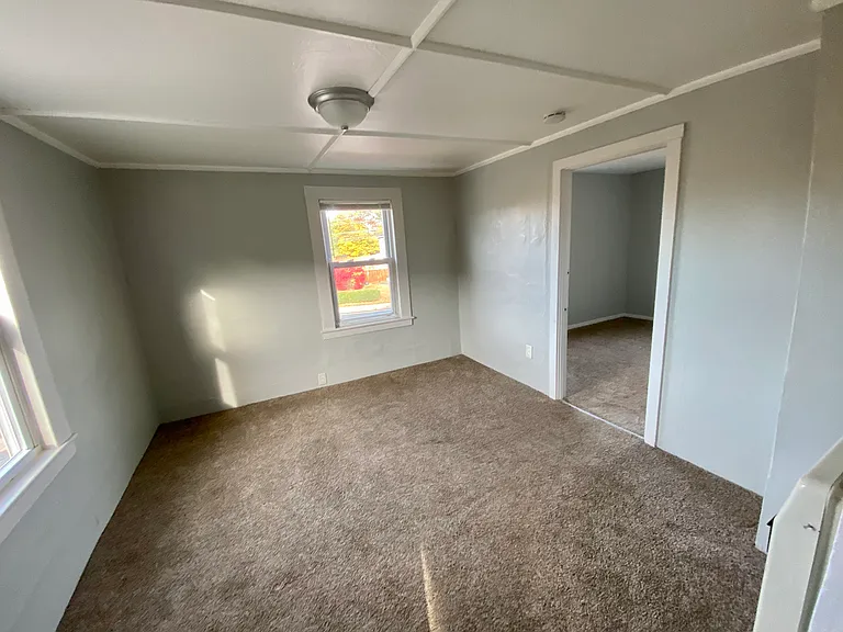 325 Main St — Photo 4