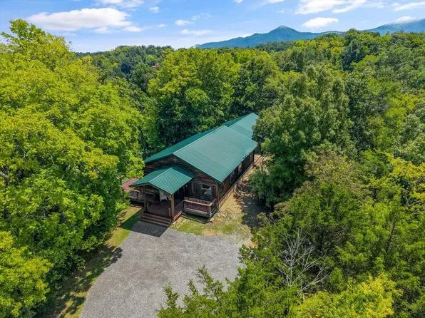 2649 Wildwood Rd, Dandridge, TN 37725