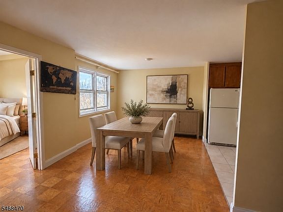 3rd image of 39 E 39Th St #G