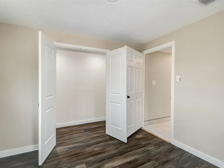418 S Kansas St — Photo 16