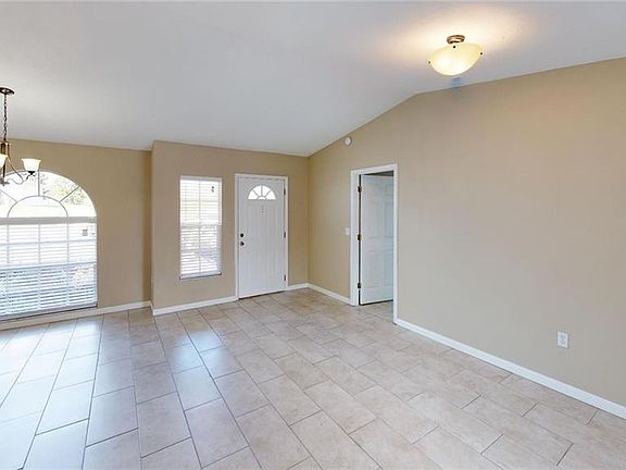 3rd image of 118 Waldemar Ct SE