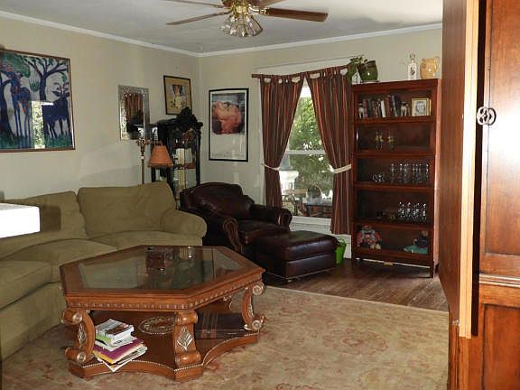 4th image of 1024 Sylvia St