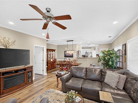 4th image of 584 E Thach Ave