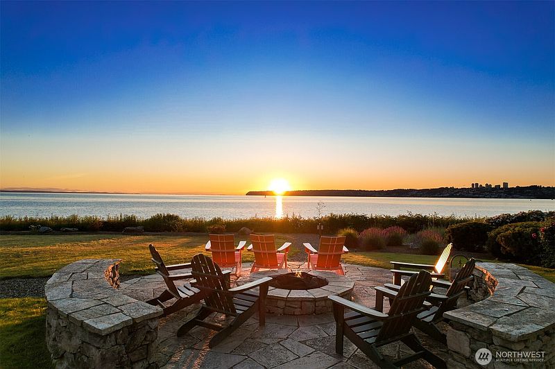 2nd image of 9535 Semiahmoo Pkwy #B305
