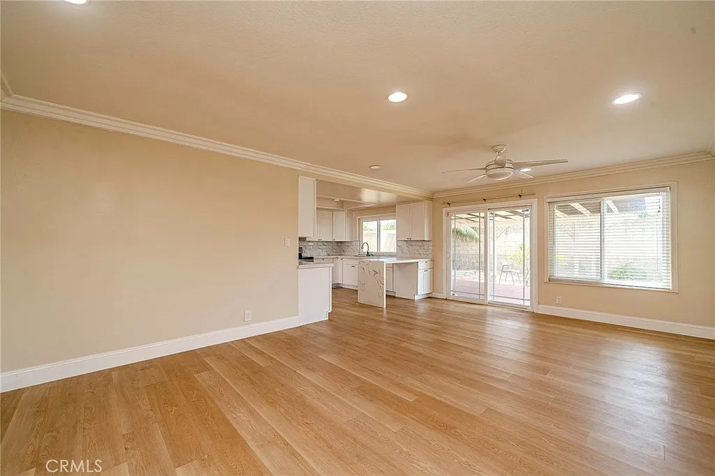 3 bed, 1728 sqft, $4,300 — Photo 2