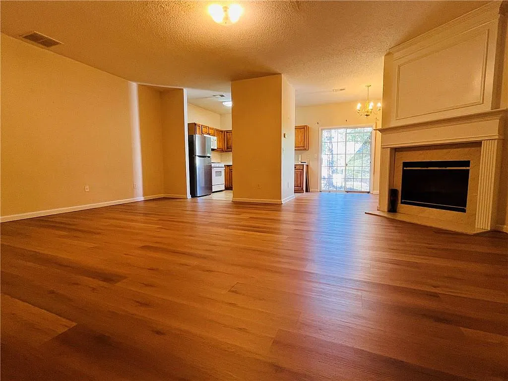 3 bed, 2.5 bath, 1602 sqft, $2,000 — Photo 4