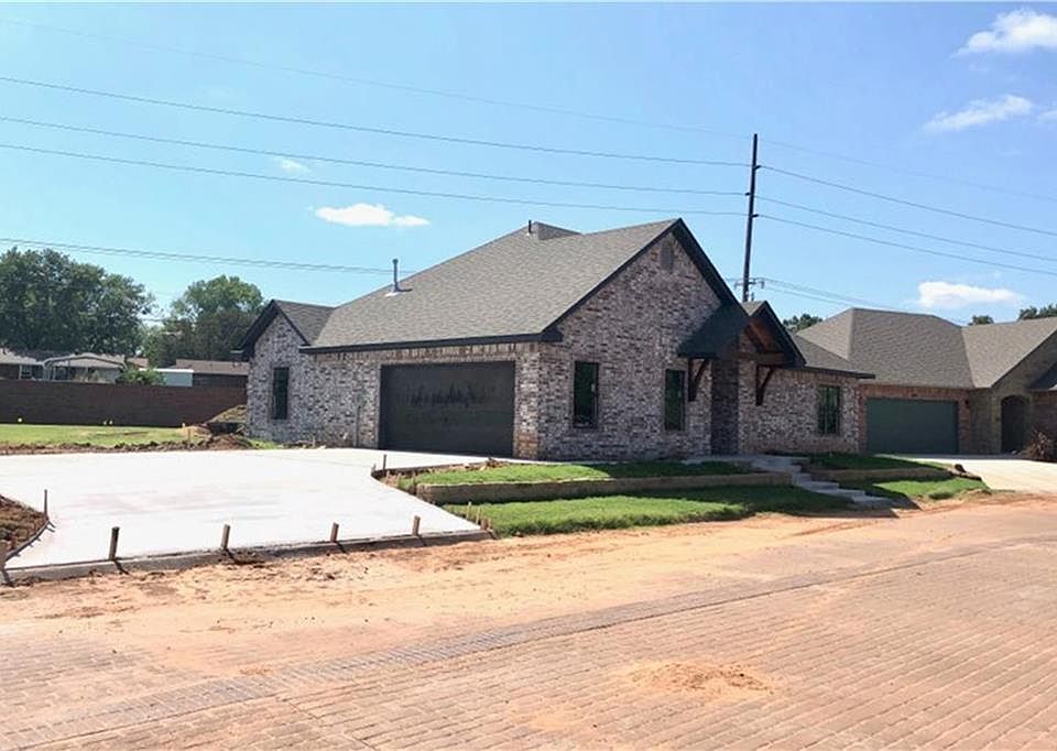 2nd image of 1304 Troon Cir N