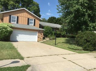 6611 N Tammarack Ln, Peoria, IL 61615