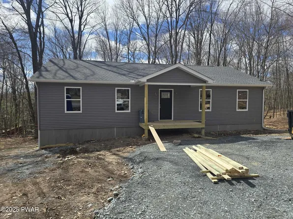 9 Wildwood Ct W, Lake Ariel, PA 18436