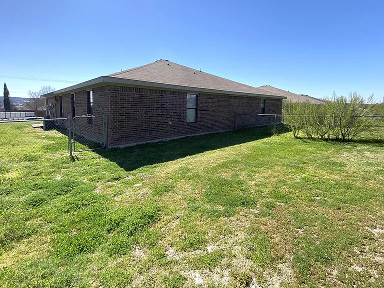 2802 Ashley Dr — Photo 9