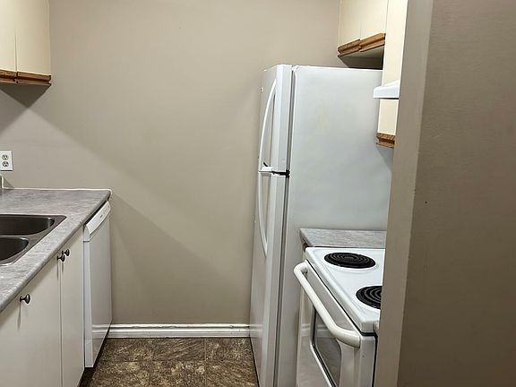 4th image of 10136 160th St NW #107