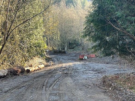 5th image of 6999 Hinkley Rd