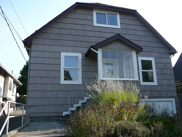 4306 Thackeray Pl NE #MAIN FLOOR — Photo 1