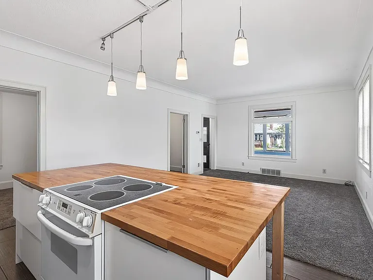 144 8th Ave S #1 — Photo 8