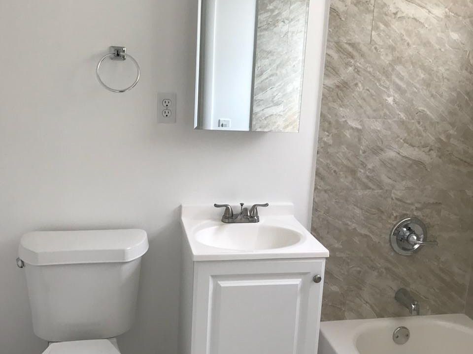 2nd image of 1035 SW 4th St