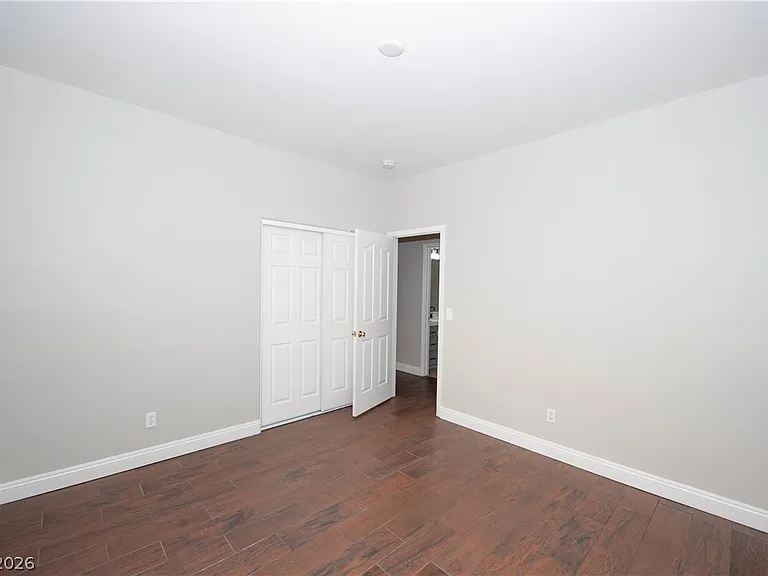 921 English Heather Dr — Photo 16
