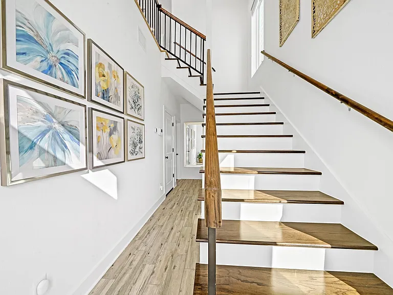 2712 Nagle St — Photo 6