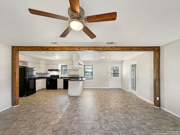 3rd image of 1012 PEACH ST