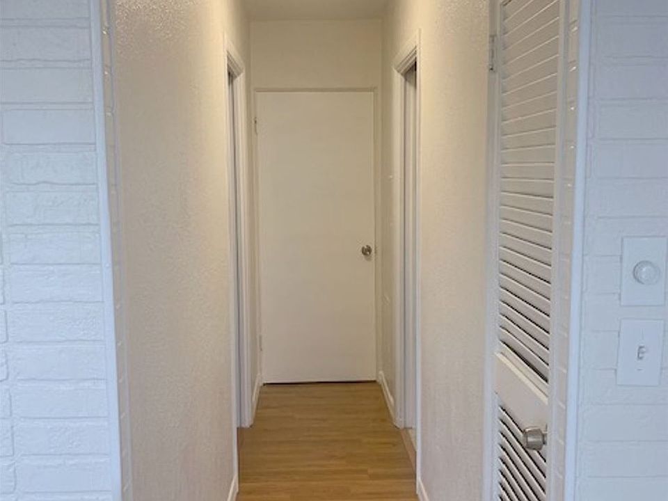 1st image of 1138 W Lotus Dr