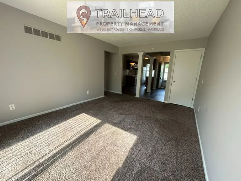 1323 Laurel St — Photo 8