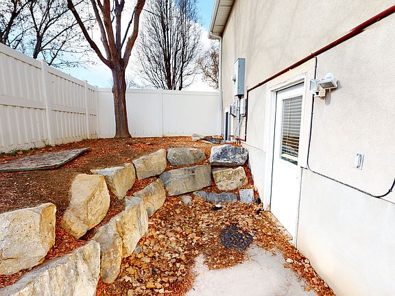 5th image of 9730 N Dorchester Dr W