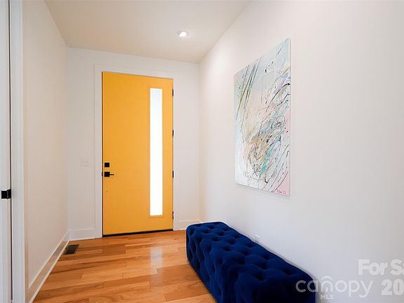 5th image of 303 Iron Ridge Loop