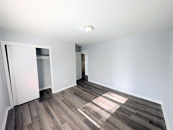 3rd image of 70 Ruzelle Dr SW