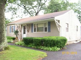 16 Cornwall Dr, Windsor Locks, CT 06096