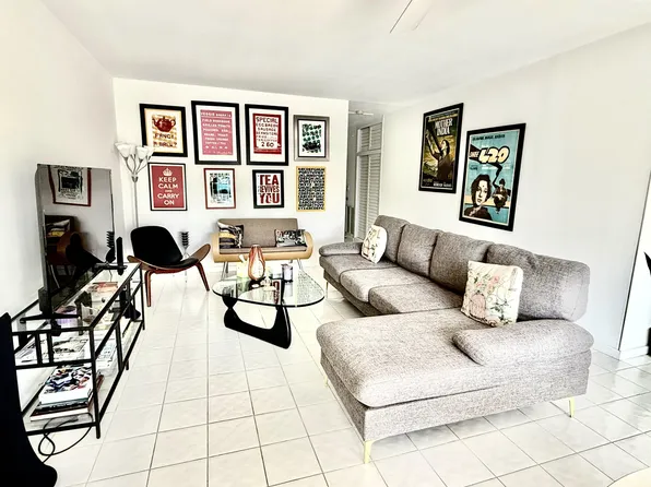 128 Venetian Dr, Delray Beach, FL 33483