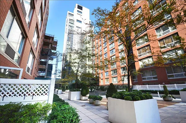 Rented by Keller Williams NYC | media 20