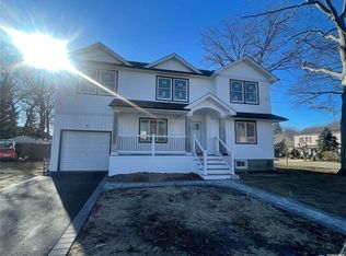 909 Oak St, Bellmore, NY 11710