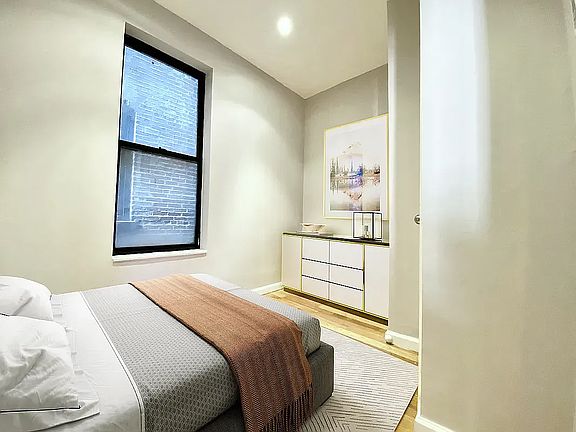 4th image of 932 Amsterdam Ave #3L